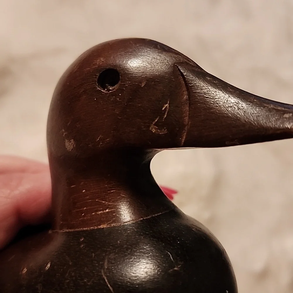 VINTAGE  WOODEN DECOY DUCK SOLID  WOOD FIGURE TABLETOP DECOR POLISHED  FOLK ART. - Picture 6 of 10